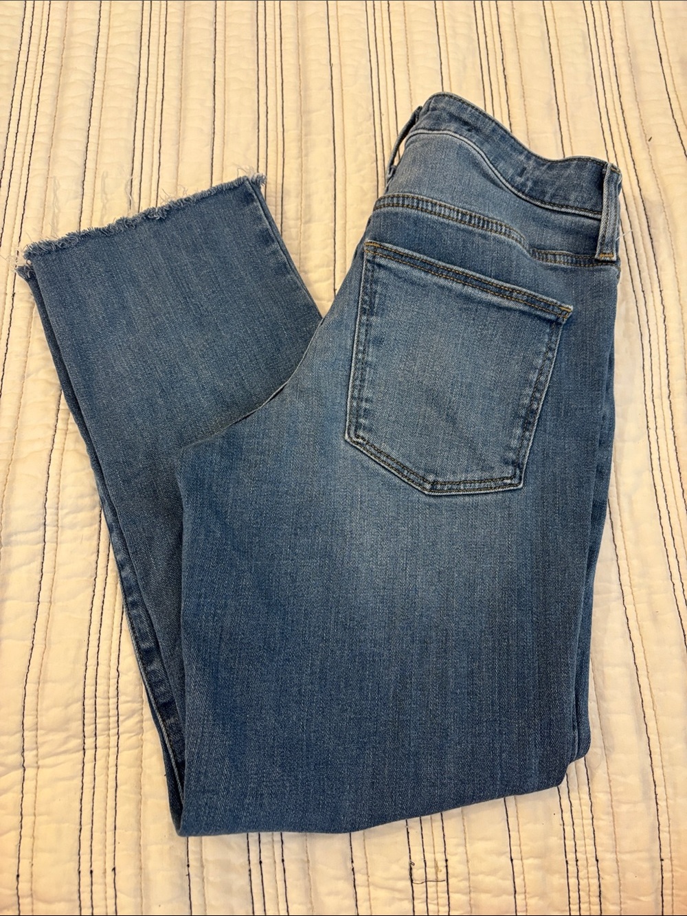 Universal Thread Women's Cropped Raw Hem Jeans in Medium Blue